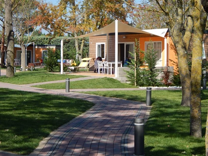Luxury camping - Dusche - Adria - Centro Vacanze Pra`delle Torri Lodge Openspace A auf Centro Vacanze Pra`delle Torri
